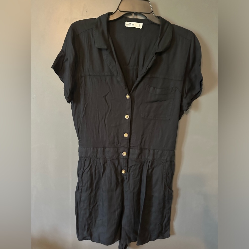 Hollister Women’s Large Black Short Sleeve romper